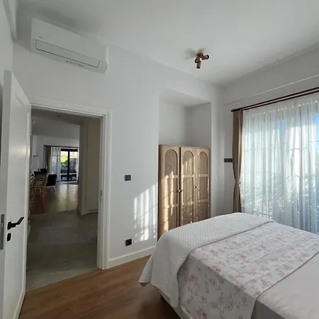 Forest House - Kuscular Vila *