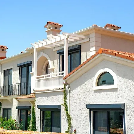 Forest House - Kuscular Villa